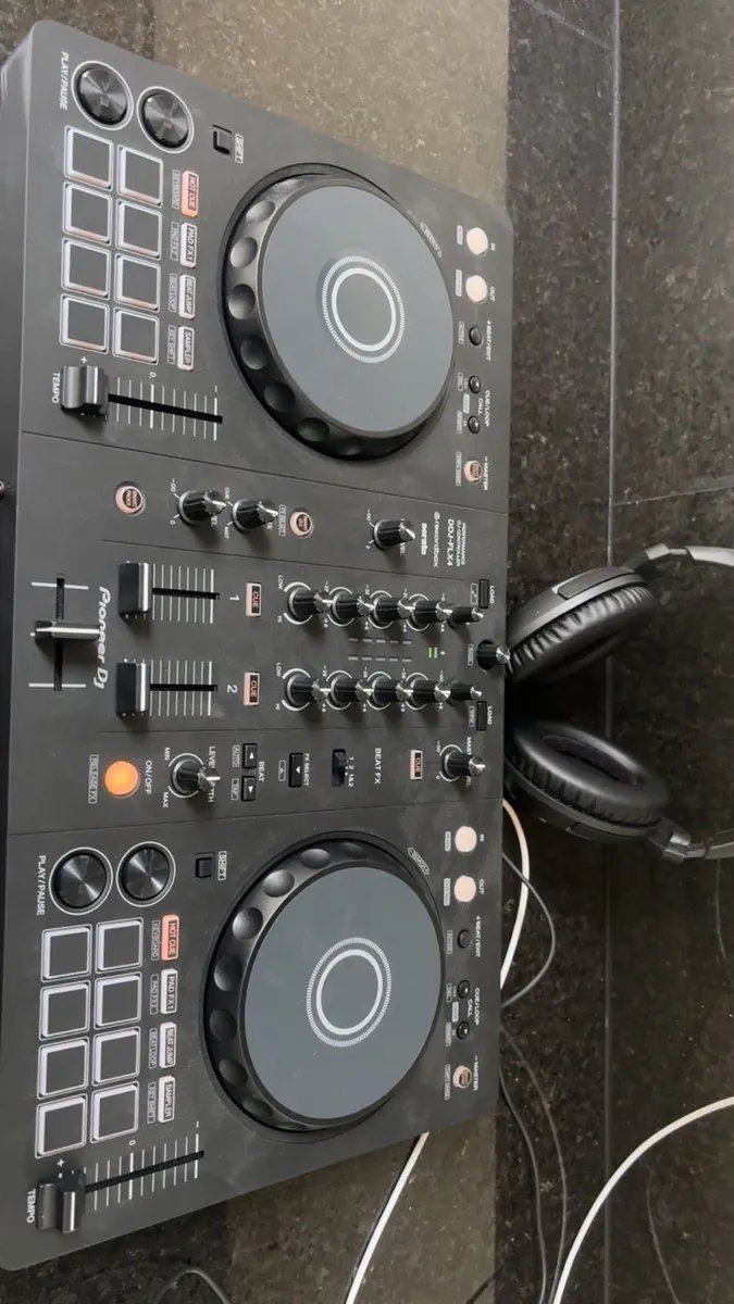 PIONEER DJ DDJ-FLX4 DJ DECKS AND DJ HEADPHONES - Image 1
