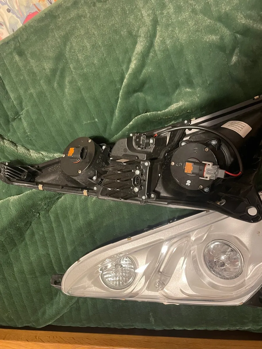 Genuine T7 Headlights - Image 3