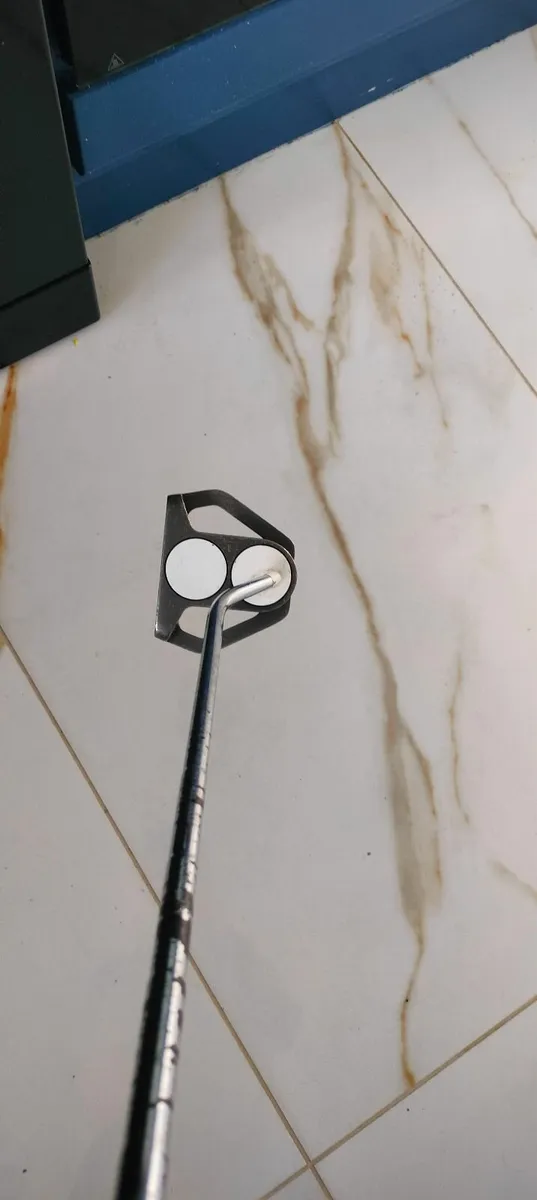 Odyssey back strike putter - Image 1