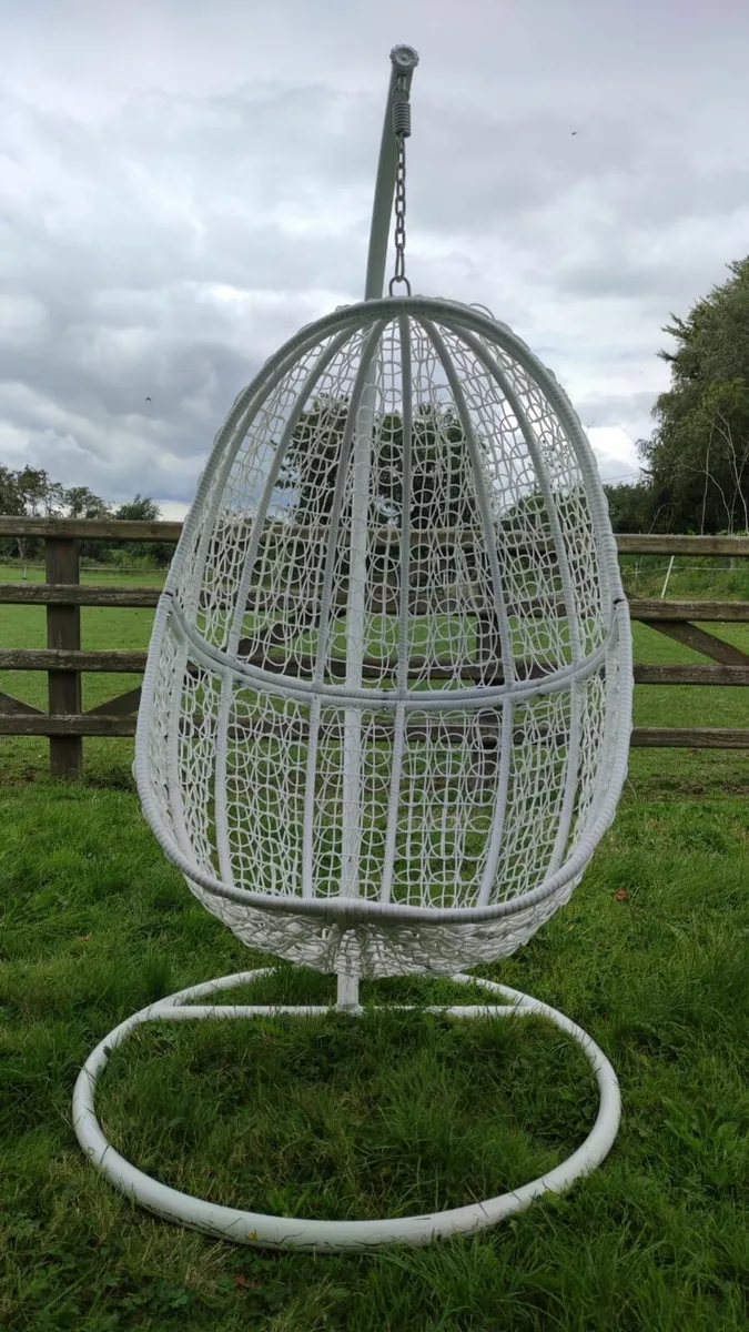 Hanging Swings Eggs – Metal Frame – Free Delivery - Image 4
