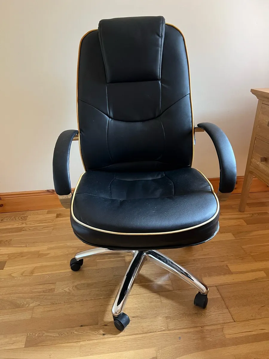 Office chair - Image 1