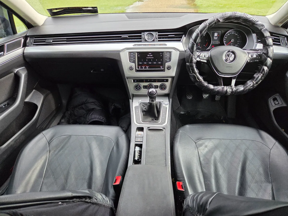 Volkswagen Passat 2016 - Image 3