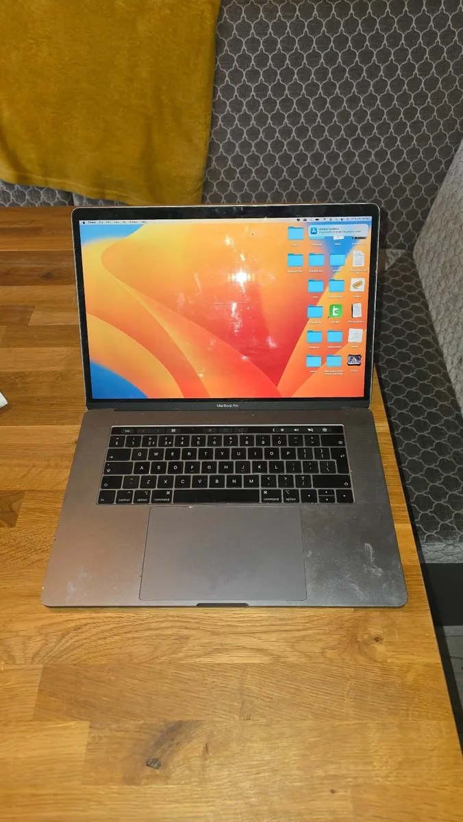 Macbook Pro 2018 15 Inch 16gb Ram 256gb SDD - Image 2