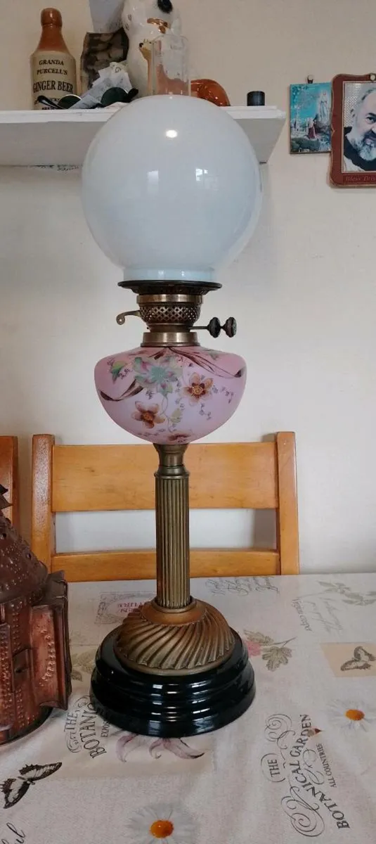 Victorian silk oil lamp mint condition in working - Image 2