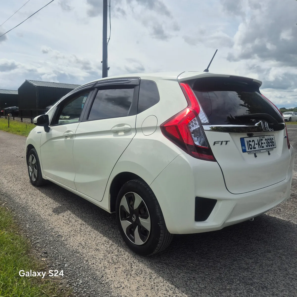 Honda fit 1.5 petrol hybrid automatic - Image 2