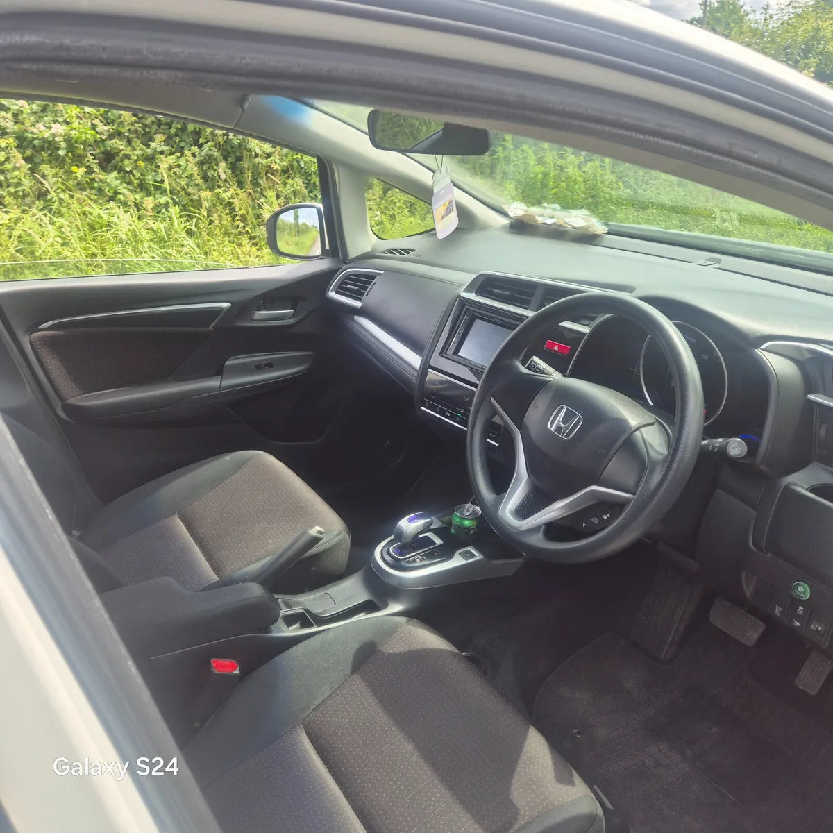 Honda fit 1.5 petrol hybrid automatic - Image 3