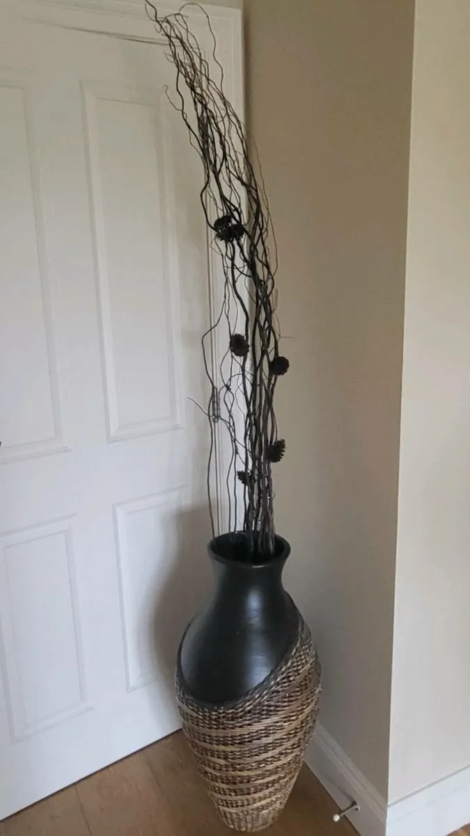 Huge urn, pot with woven rattan effect - Image 4