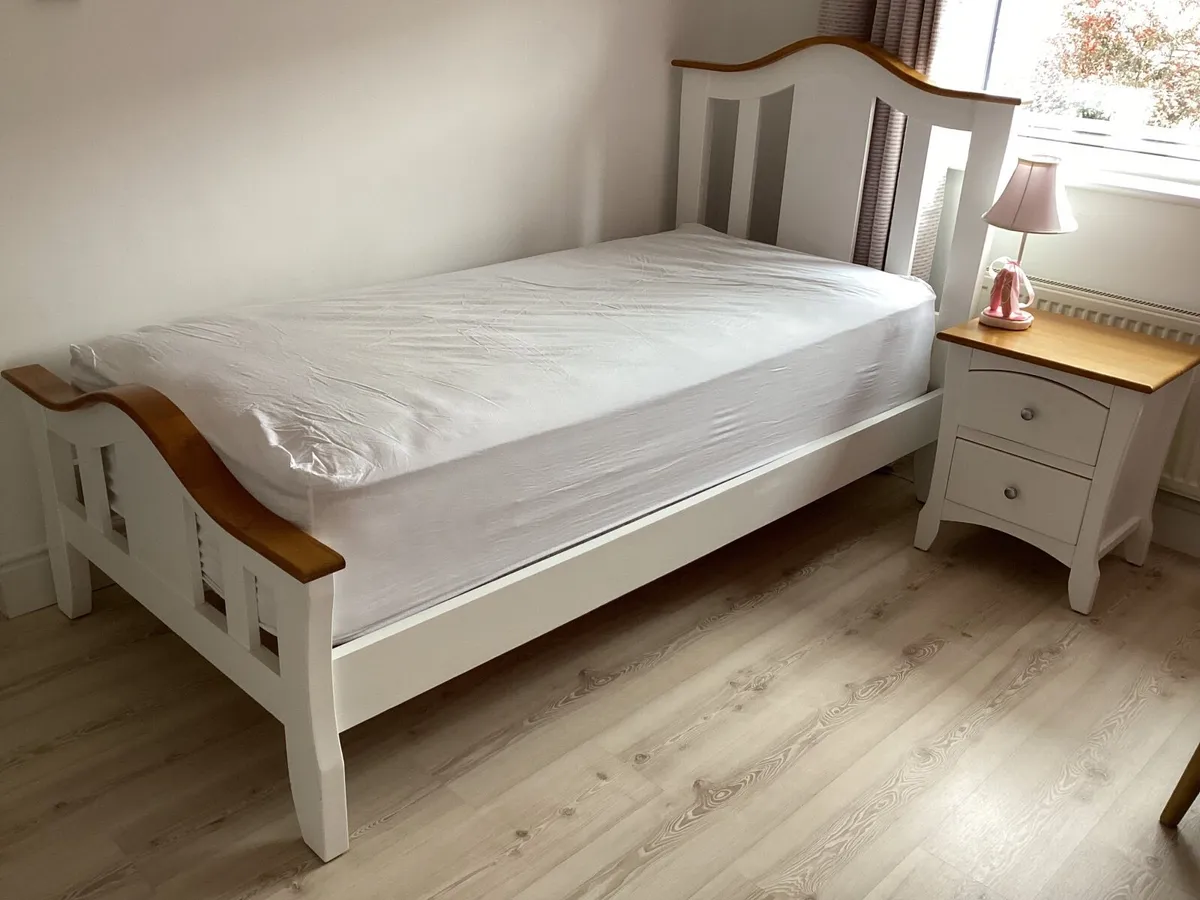 Bedroom furniture - Image 1