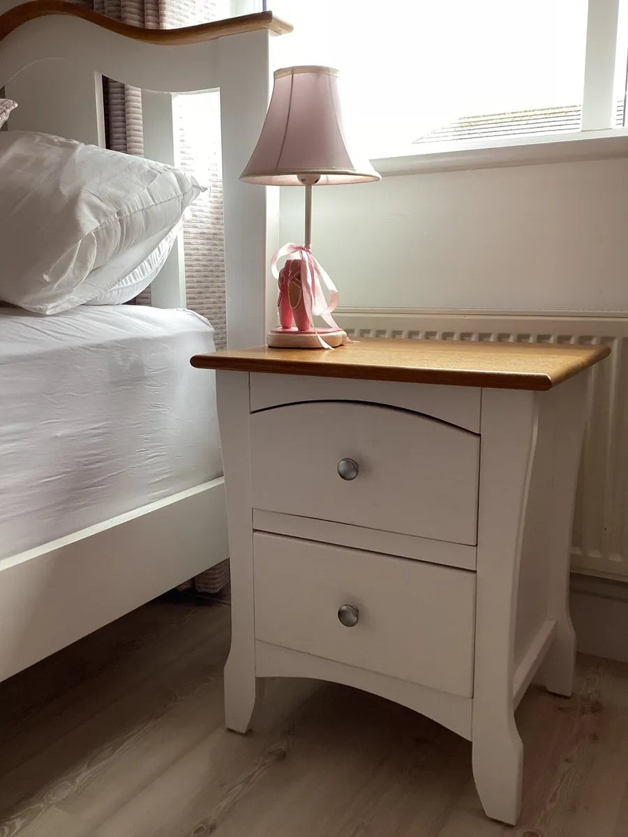 Bedroom furniture - Image 2