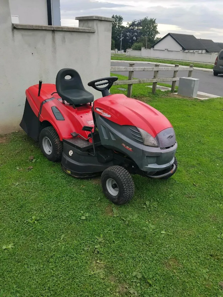 Ride on lawnmower - Image 1