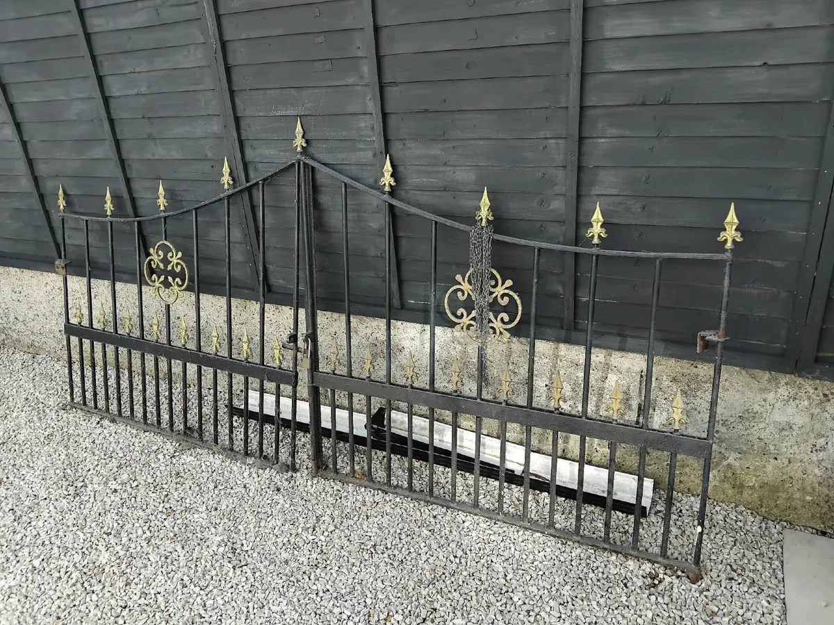 Metal gates - Image 1