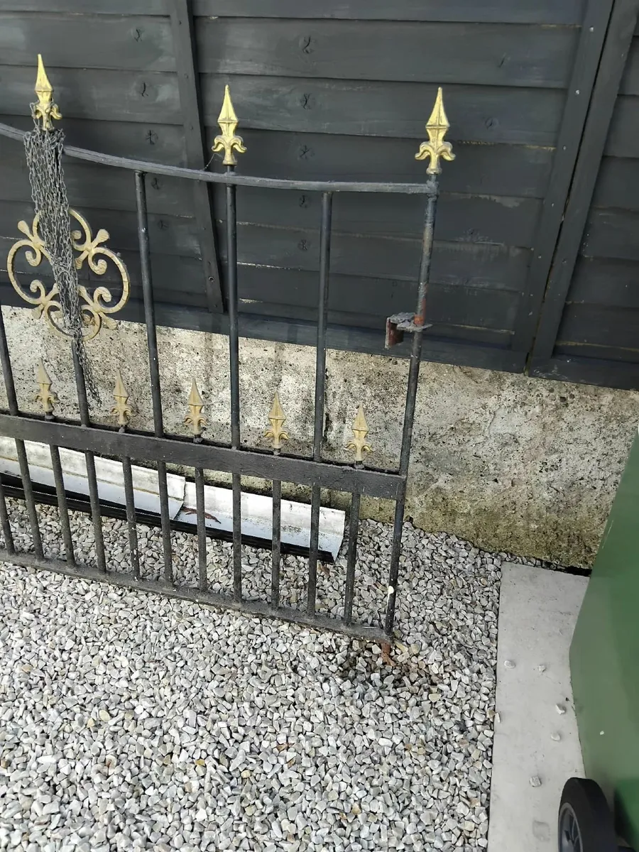 Metal gates - Image 4