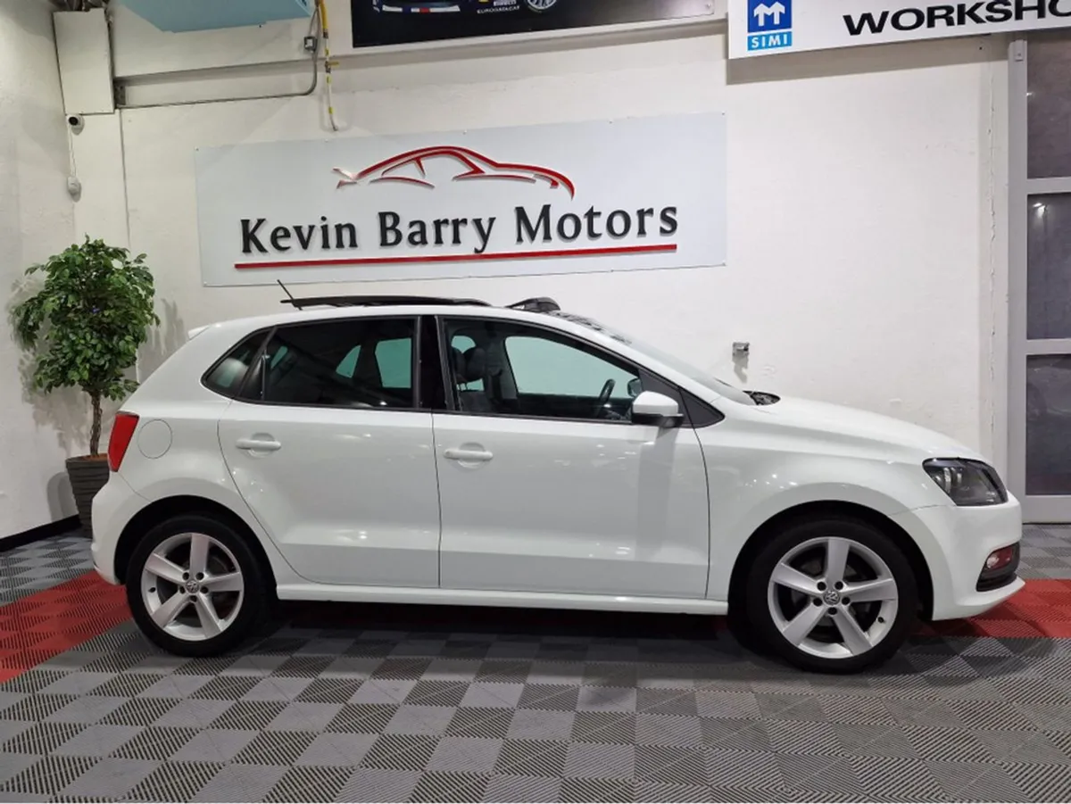 Volkswagen Polo 1.0 FUN (sunroof) 60bhp 5 Speed M - Image 4
