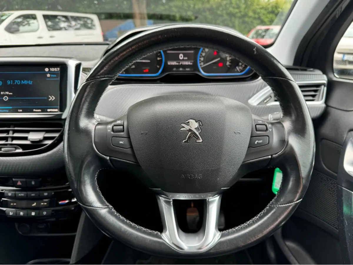 Peugeot 2008 Allure 1.2 Puretech 82hp - Image 4
