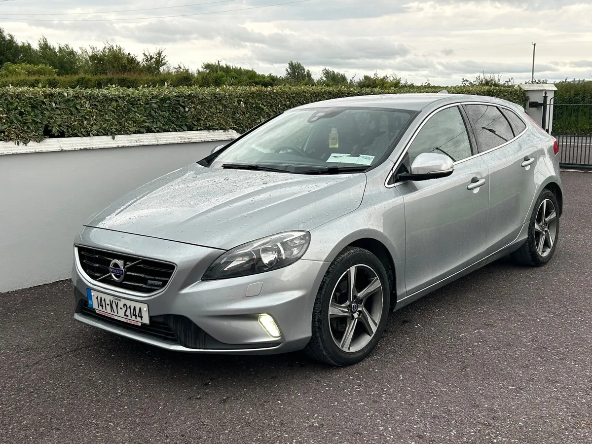 Volvo V40 2014 - Image 1
