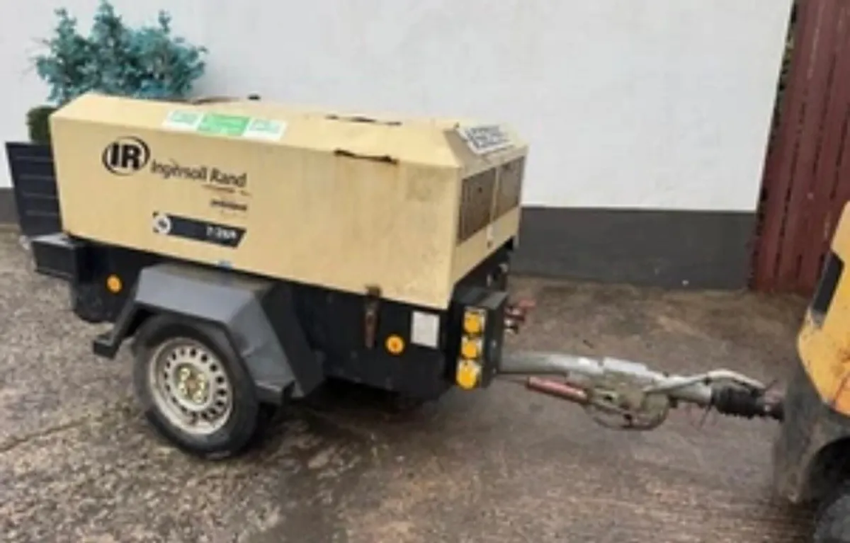 Doosan compressor 7/26E 2011 . 105 cfm - Image 2