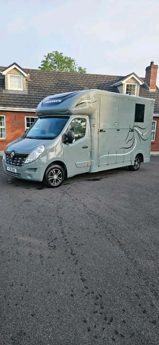 Horsebox 2025 build  low miles Renault master - Image 2