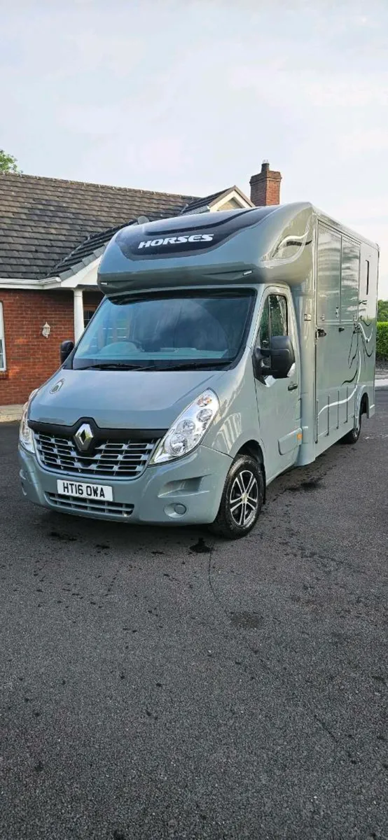 Horsebox 2025 build  low miles Renault master - Image 1