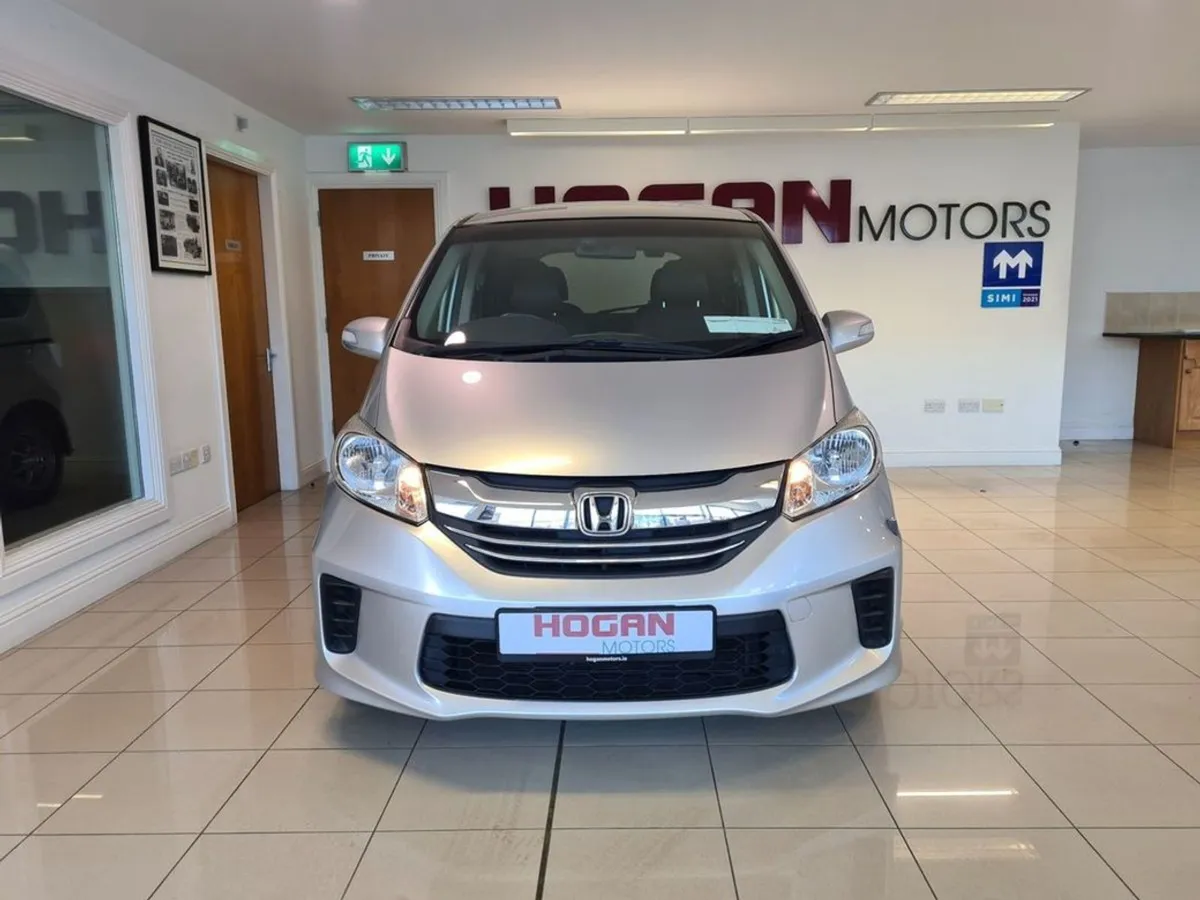 Honda Freed 6 Seat 5DR Automatic - Image 2