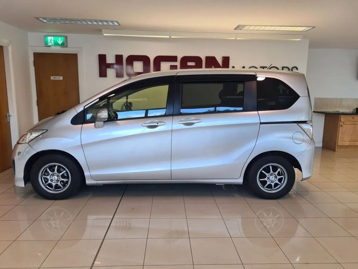 Honda Freed 6 Seat 5DR Automatic - Image 4