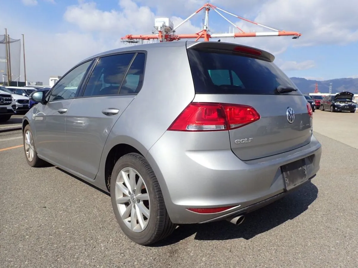 Volkswagen Golf 1.2 5Dr H/B Comfortline Automatic - Image 4