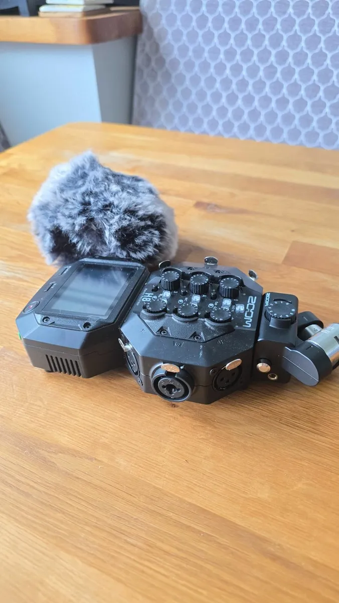 Zoom H8 Portable Field Audio Recorder - Image 1