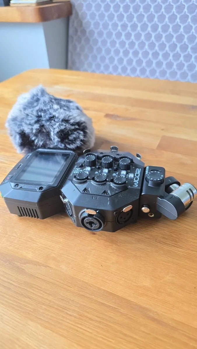 Zoom H8 Portable Field Audio Recorder - Image 2
