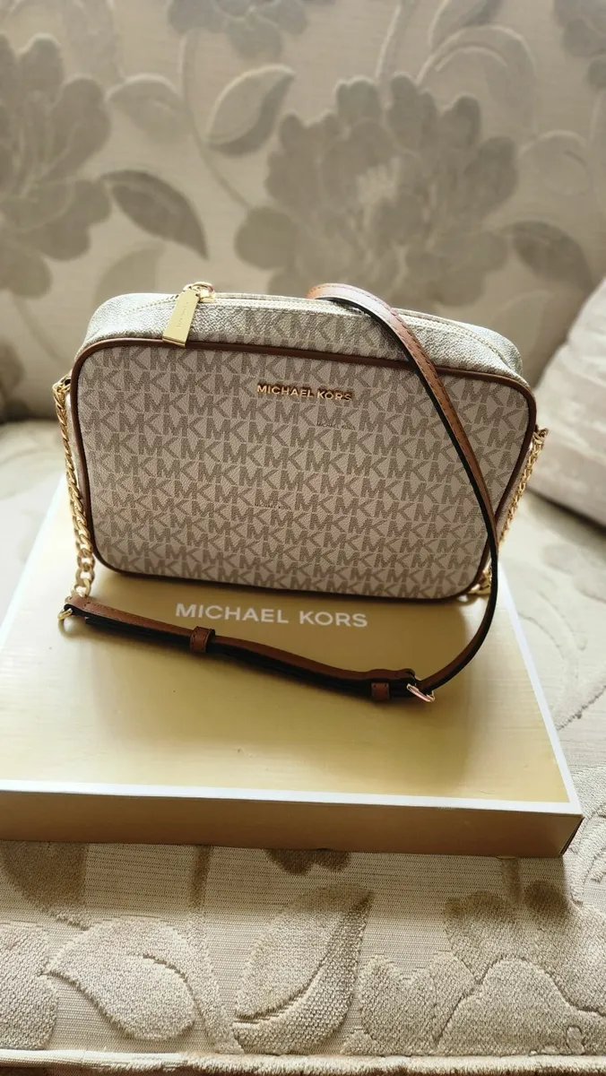 Michael kors crossbody bag - Image 1