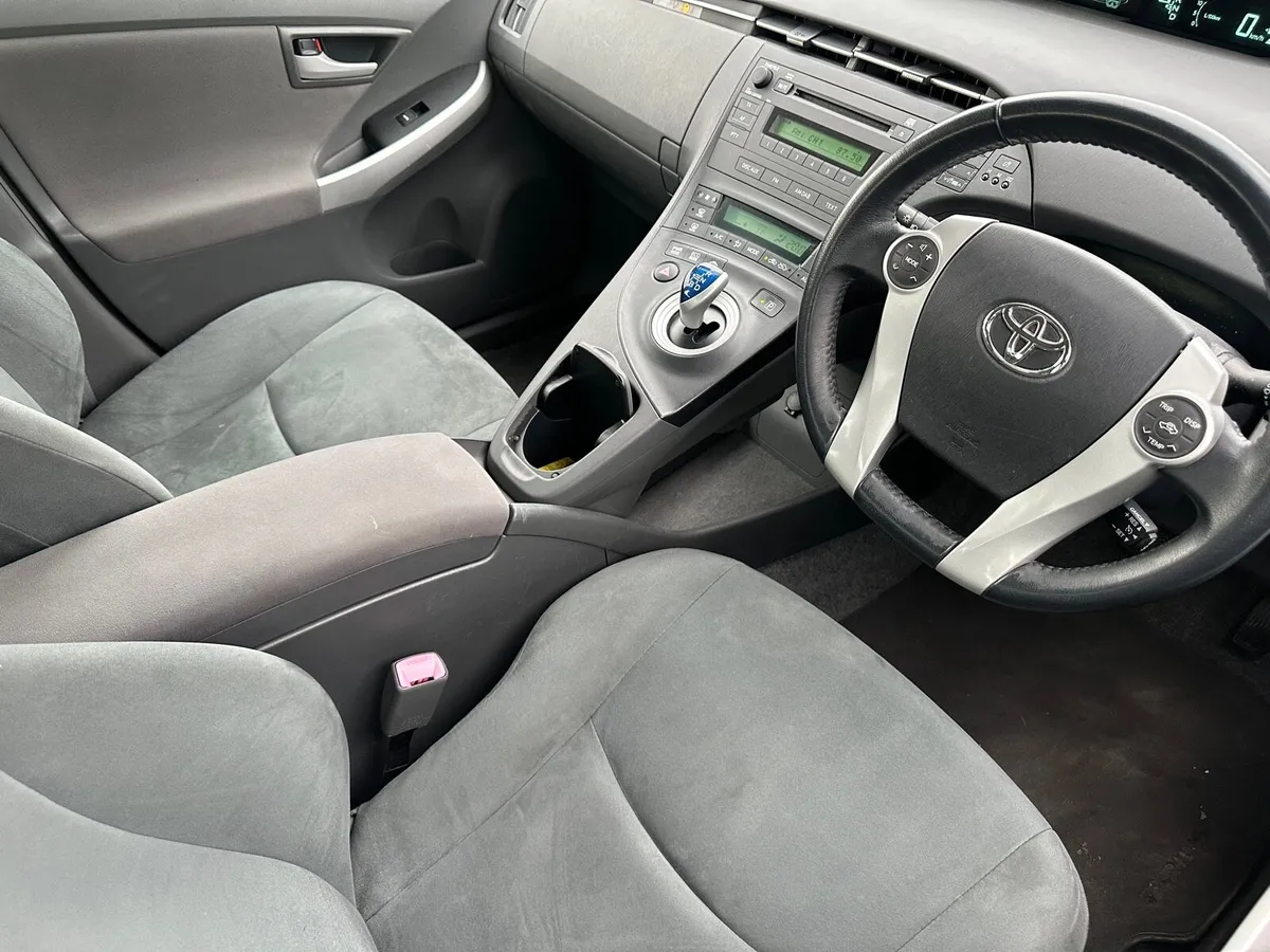 2011 Toyota Prius Hybrid only 57,000km - Image 2