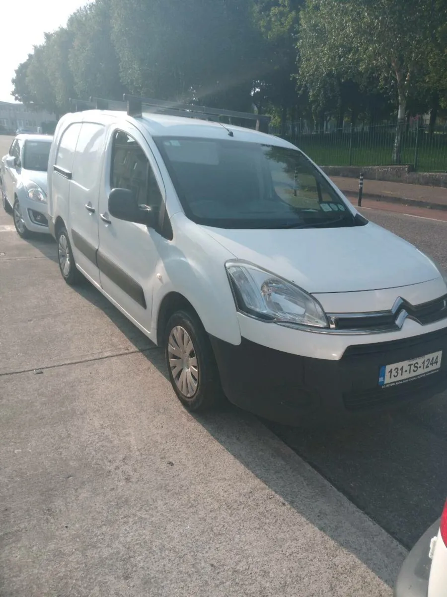 Crew cab - Image 1
