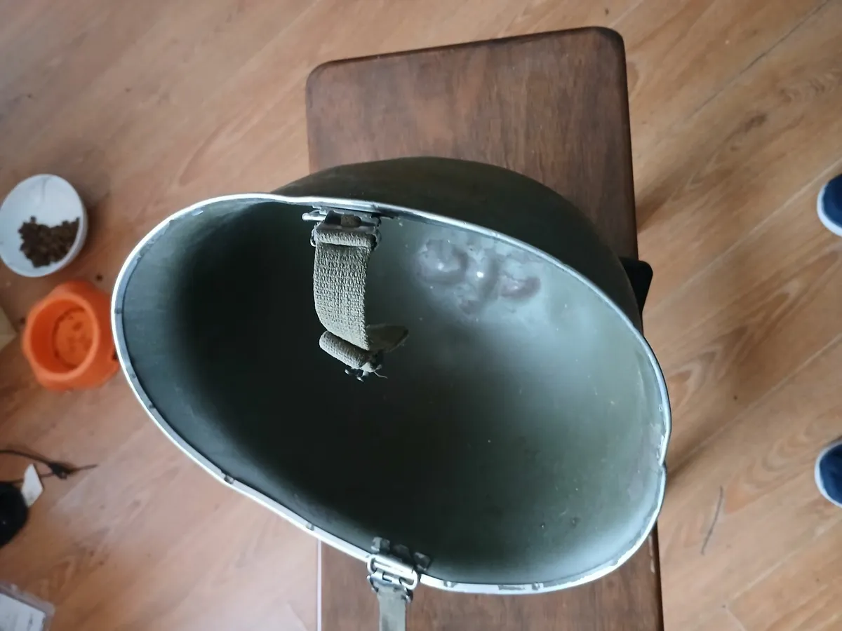 Collectibles  war helmet - Image 2