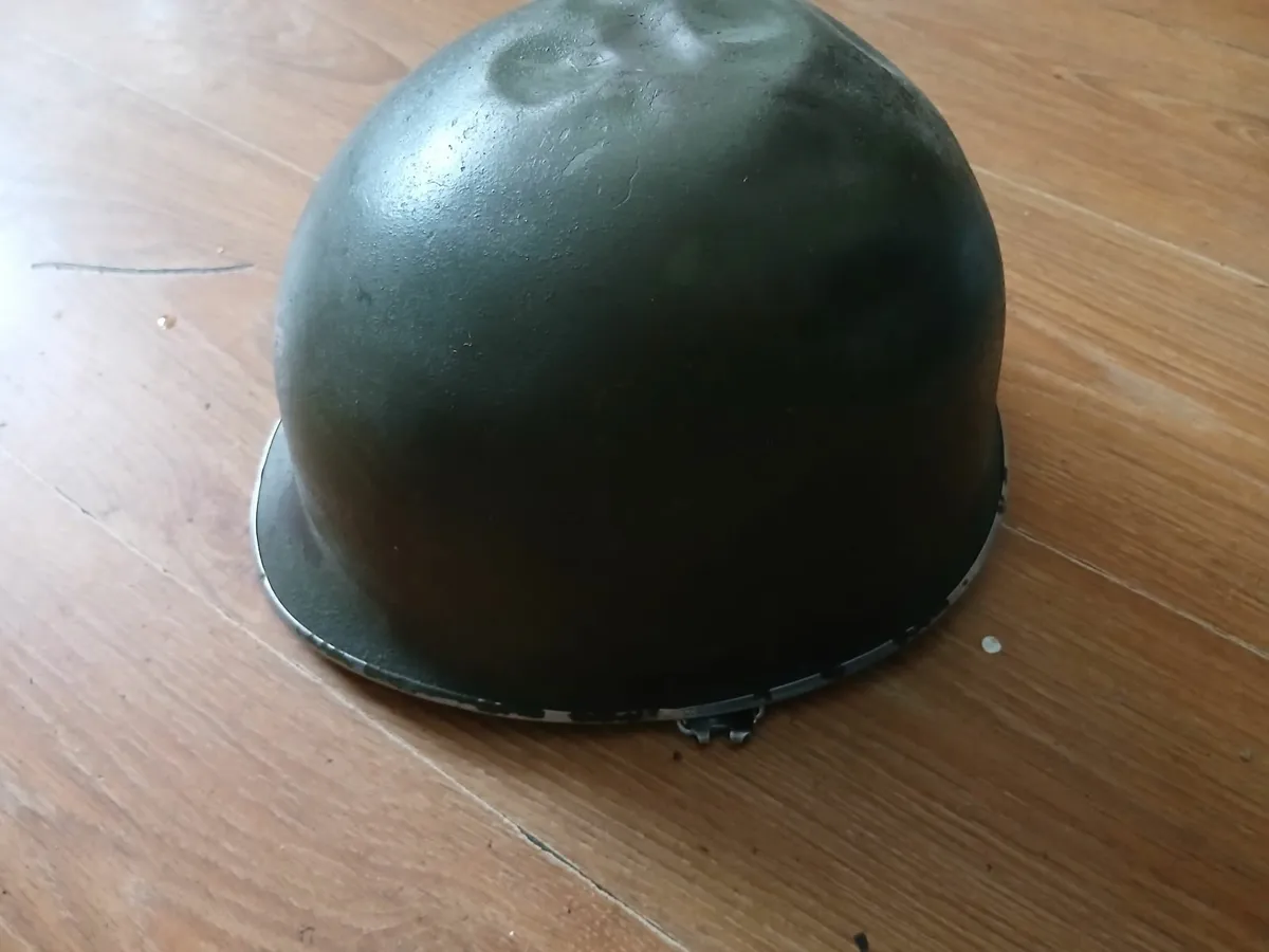 Collectibles  war helmet - Image 3