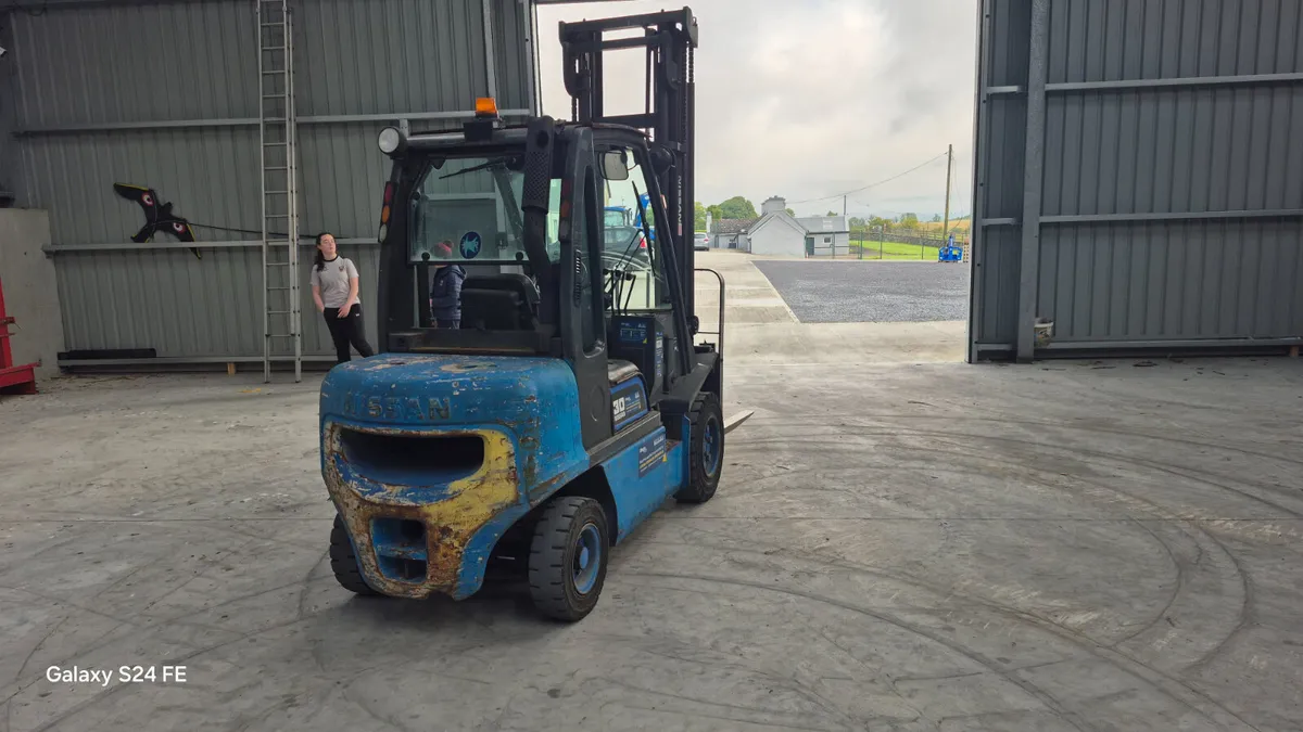 Forklift - Image 4
