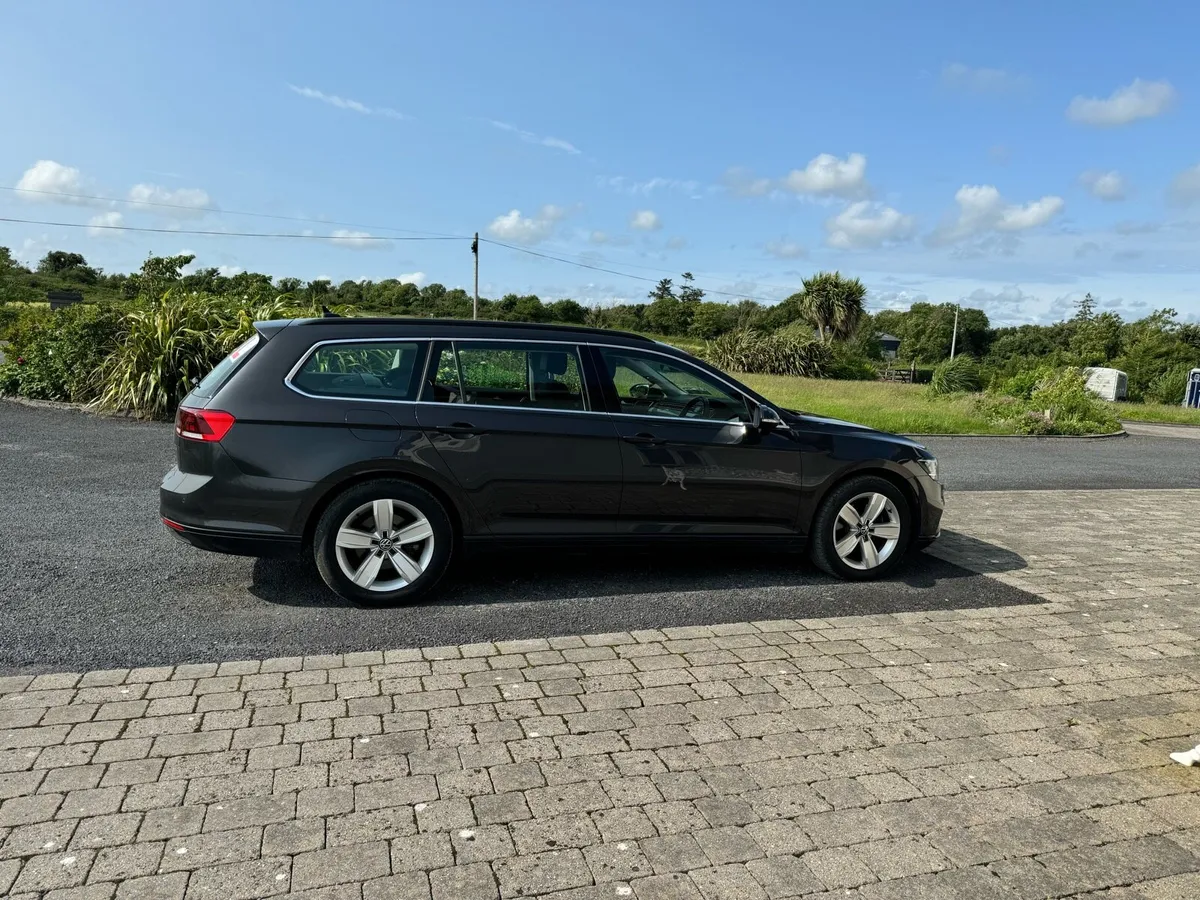 VW Passat - Image 3