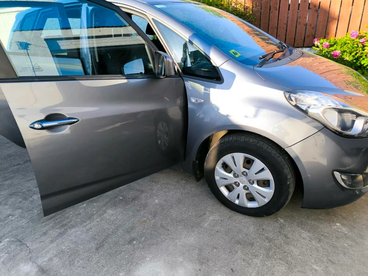 2014 Hyundai iX20 Deluxe 1.4D - Image 2
