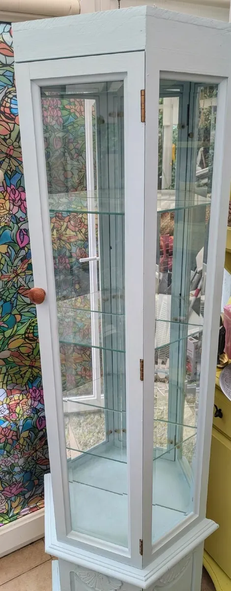 Tall wooden unit with glass display - Image 3