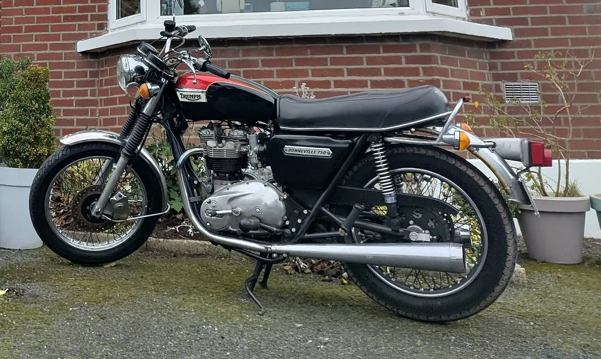 Triumph Bonneville t140 - Image 1