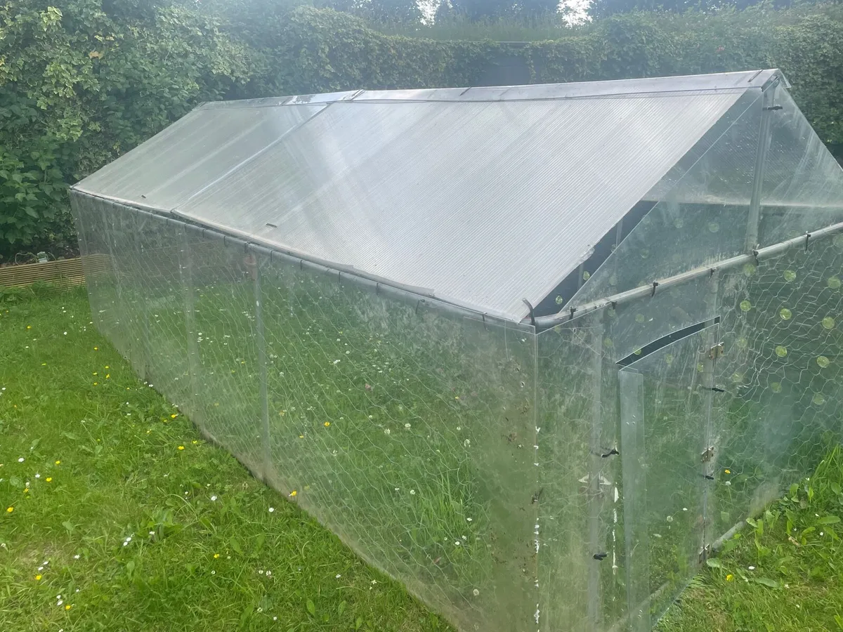 Dog kennel - Image 1