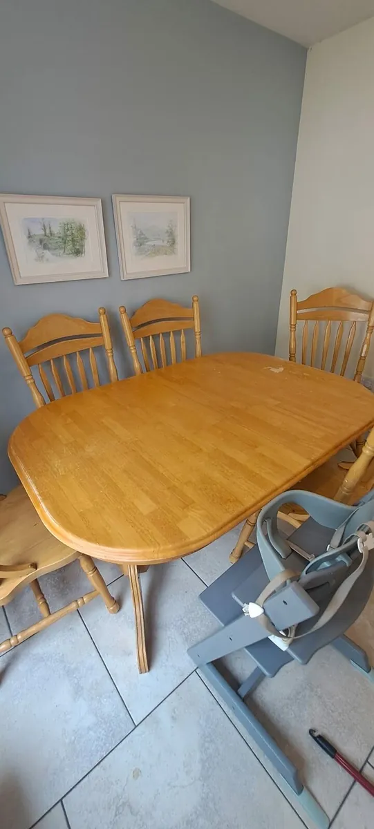 Kitchen table and chairs - Image 1
