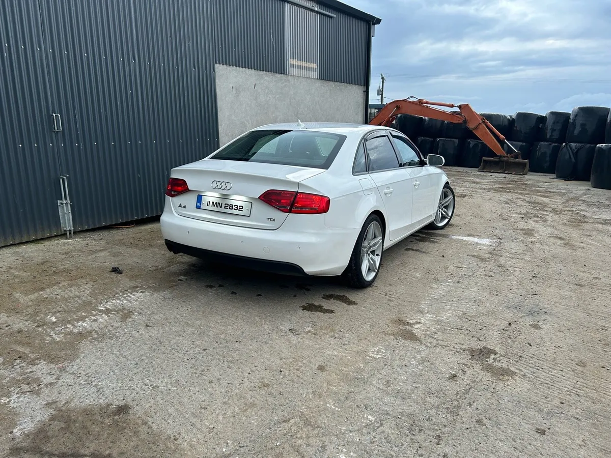 Audi A4 2011 Read add - Image 2