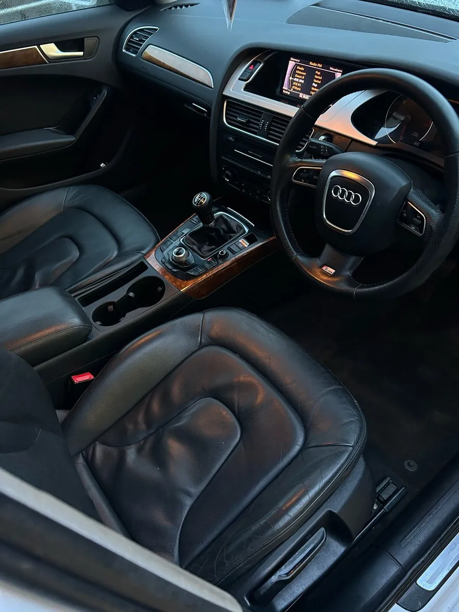 Audi A4 2011 Read add - Image 3