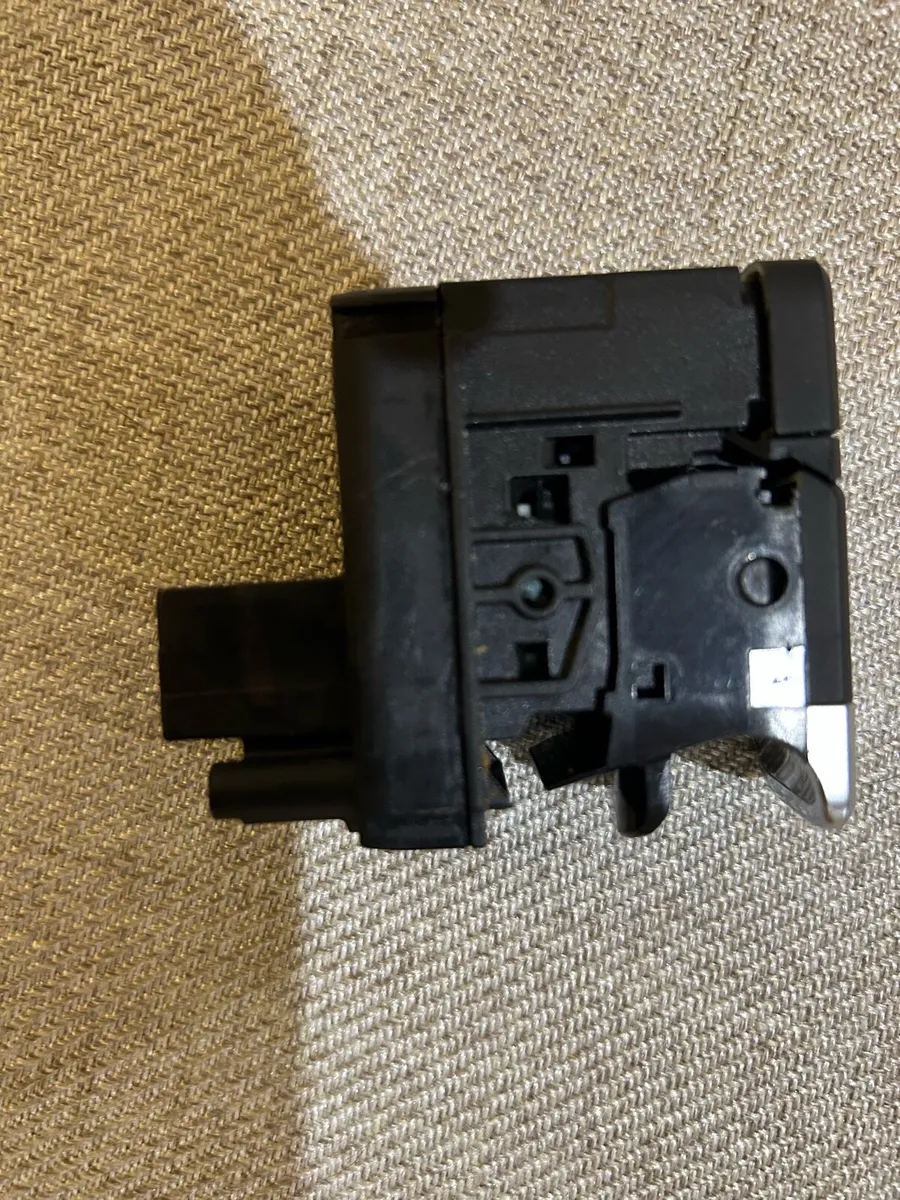 VW Touraeg Automatic brake switch - Image 3