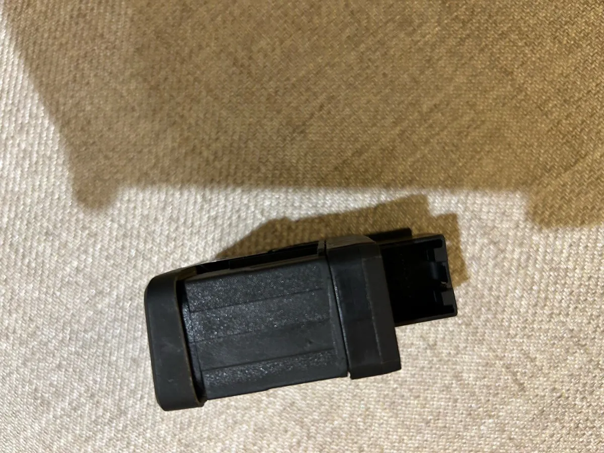 VW Touraeg Automatic brake switch - Image 4