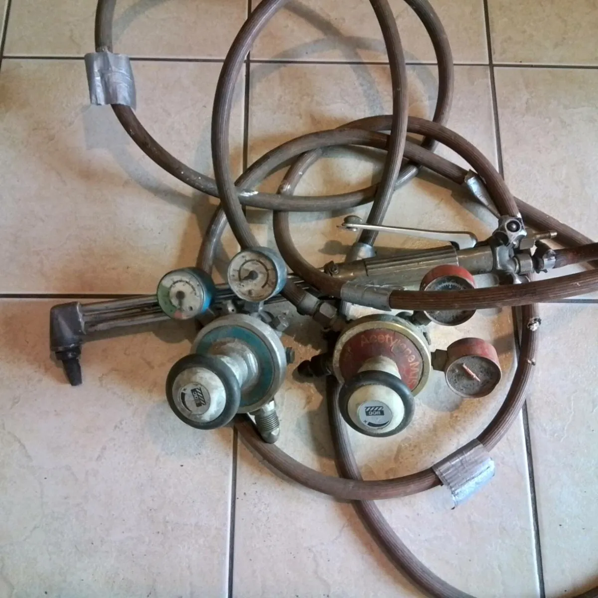 ANTIQUE AND COLLECTABLES - Image 1