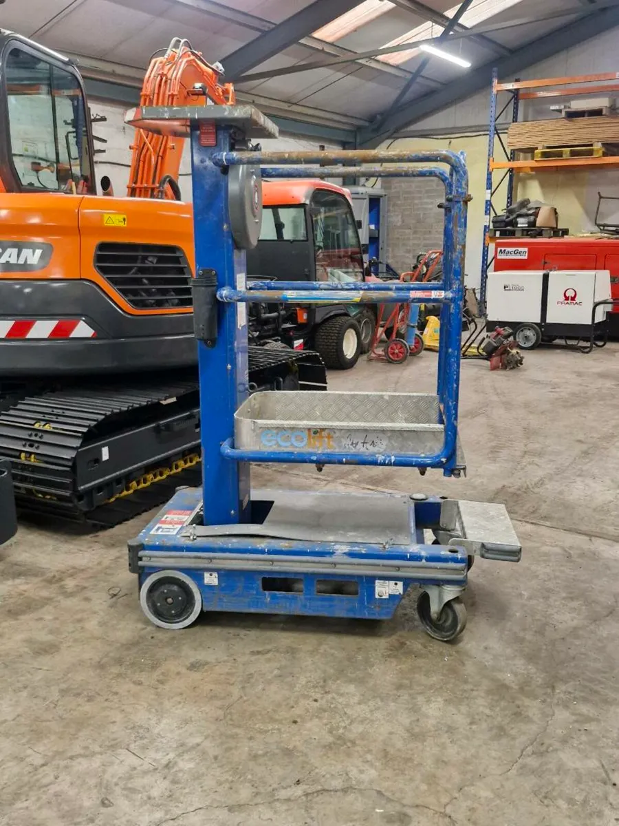 JLG ECOLIFT MAN HOIST **NO VAT** - Image 1
