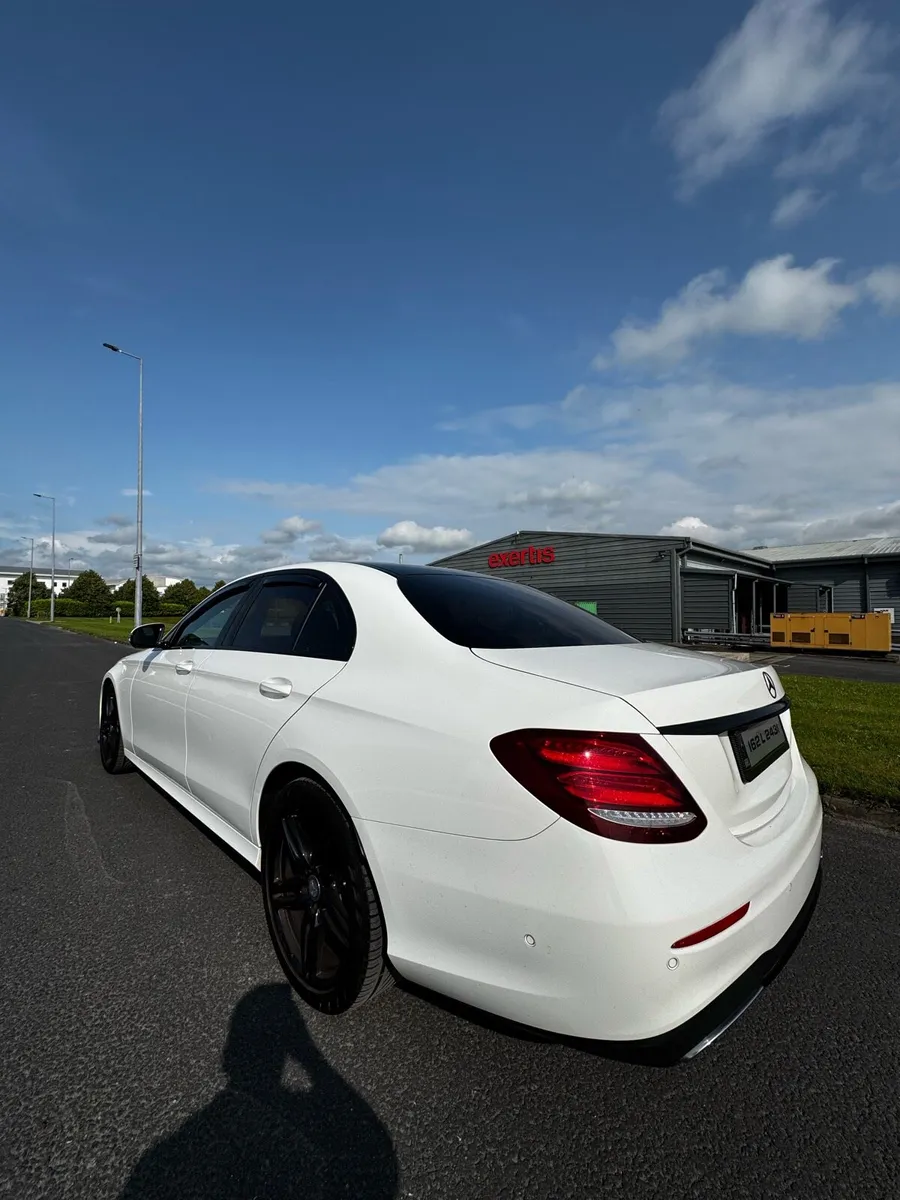 Mercedes Benz E220D AMG Premium Plus - Image 4