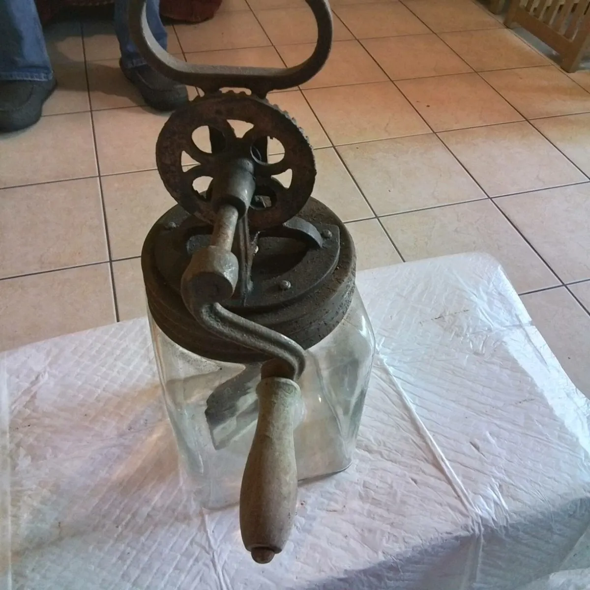 ANTIQUE AND COLLECTABLES - Image 1