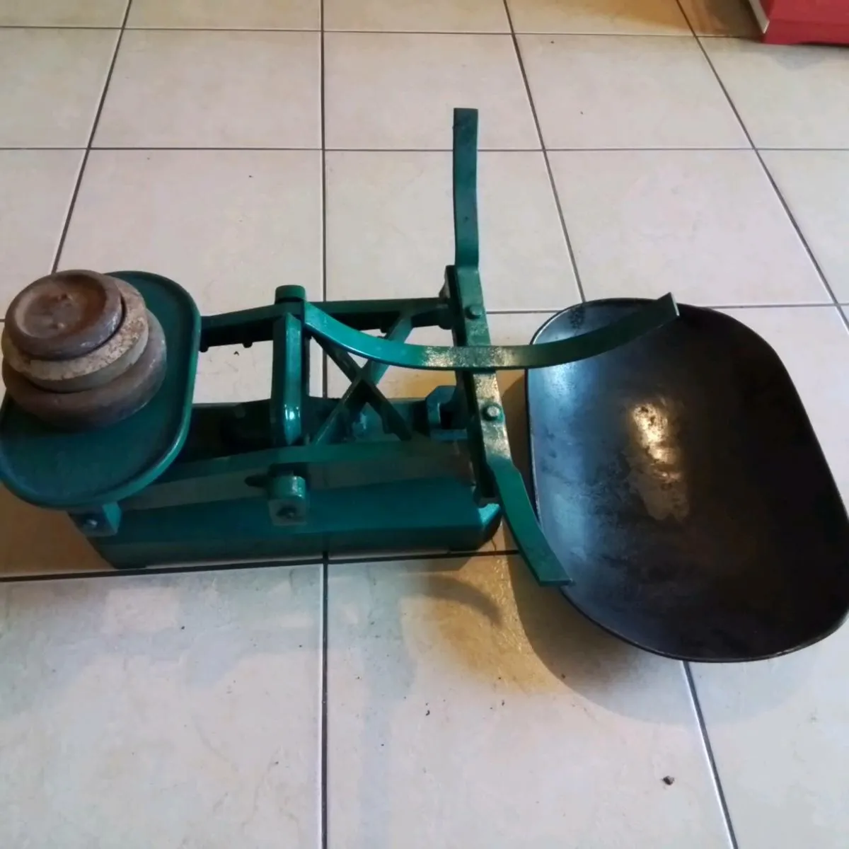 ANTIQUE AND COLLECTABLES - Image 3
