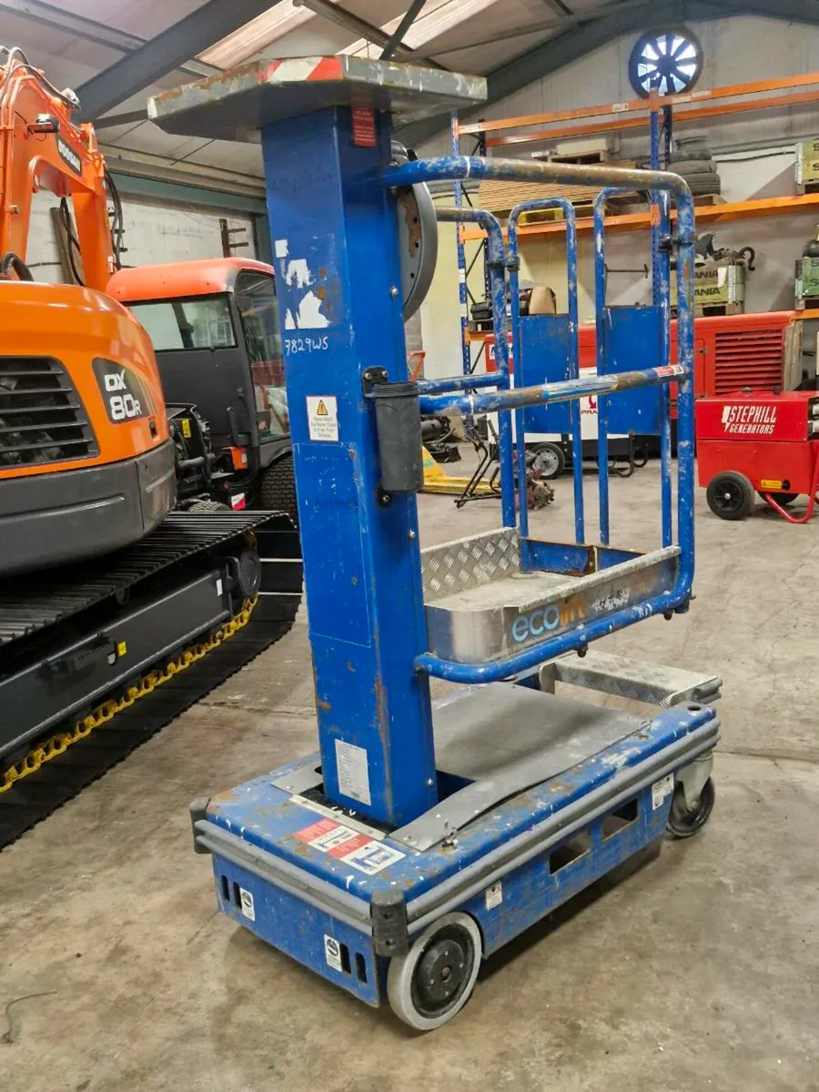 JLG ECOLIFT MAN HOIST **NO VAT** - Image 3