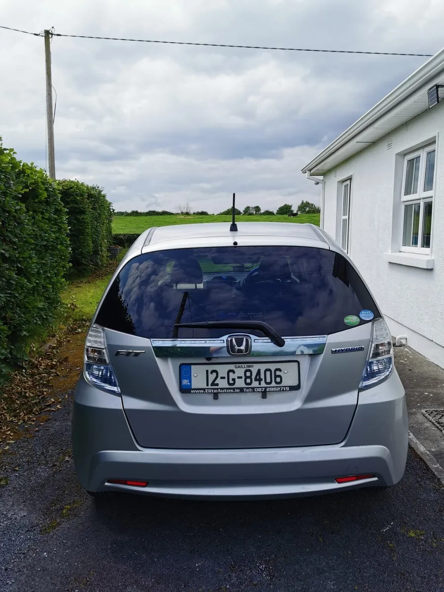 Honda fit 2012 1.3 hybrid - Image 2
